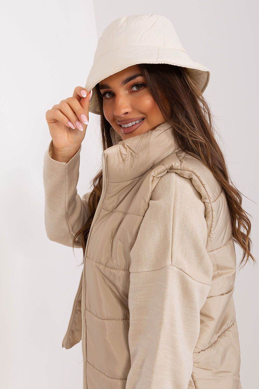 Hut Model 187479 NM - Stay Covered