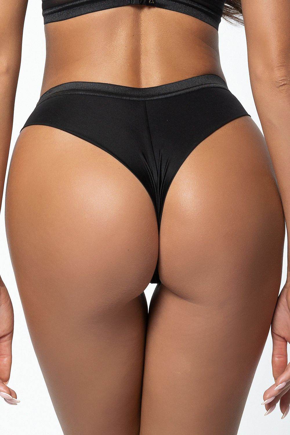 Strings Model 203220 Axami - Stay Covered