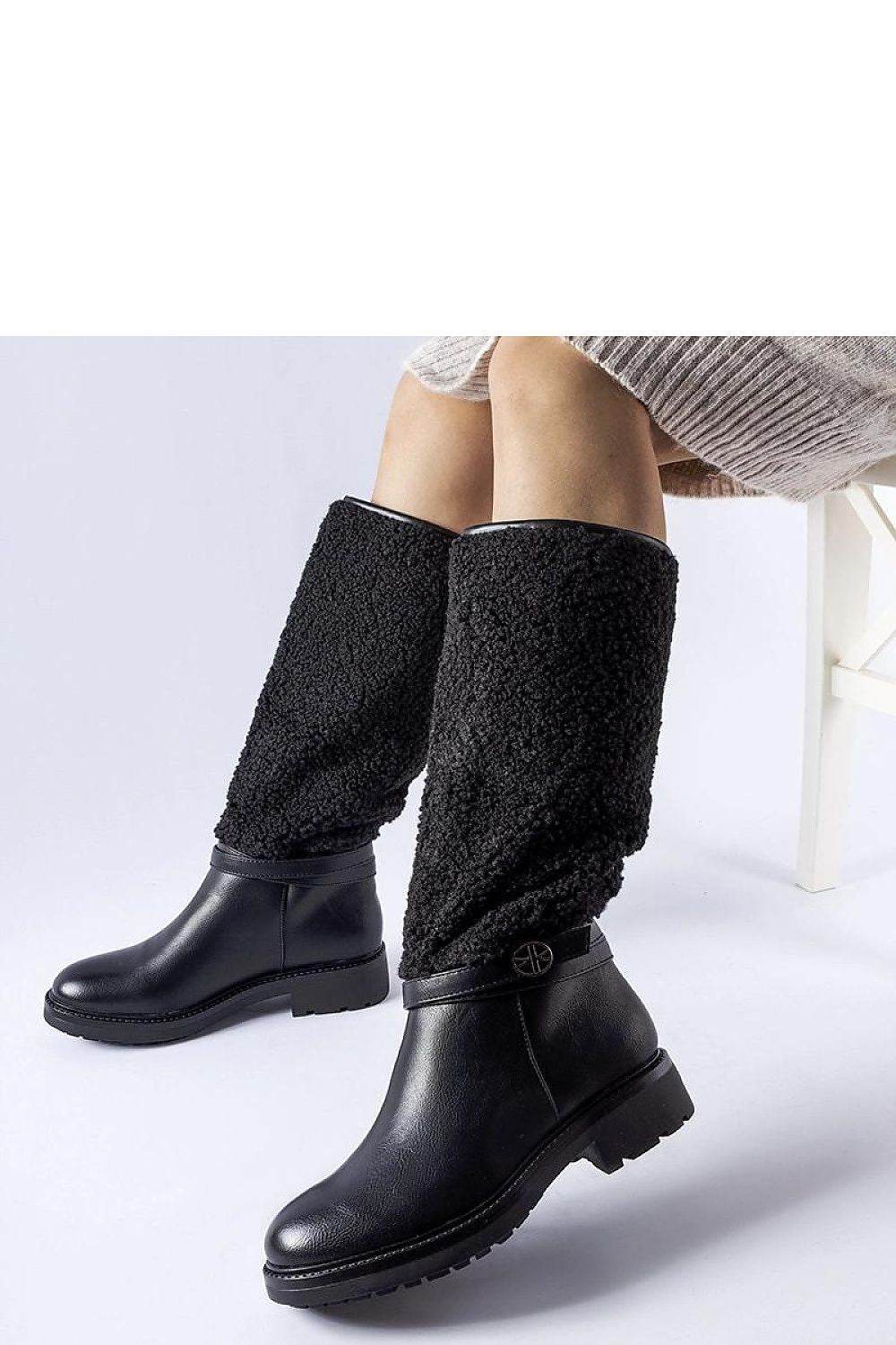 Stiefel Model 204819 Solea - Stay Covered