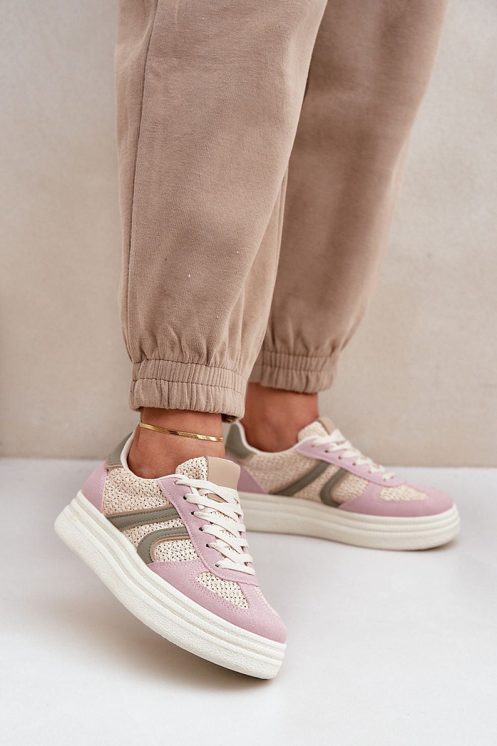  Sportliche Schuhe auf Plattform model 205951 Step in style 