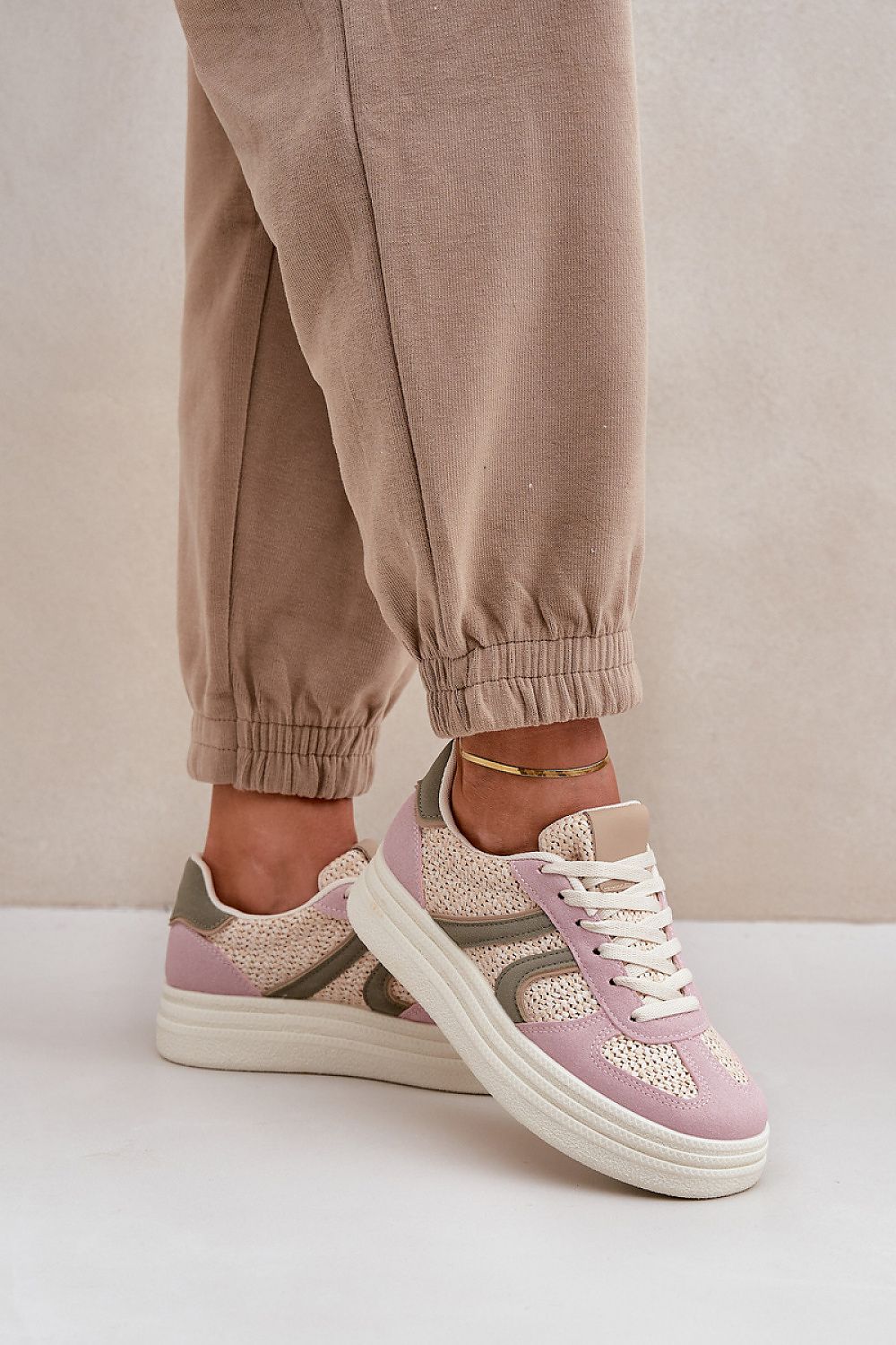  Sportliche Schuhe auf Plattform model 205951 Step in style 