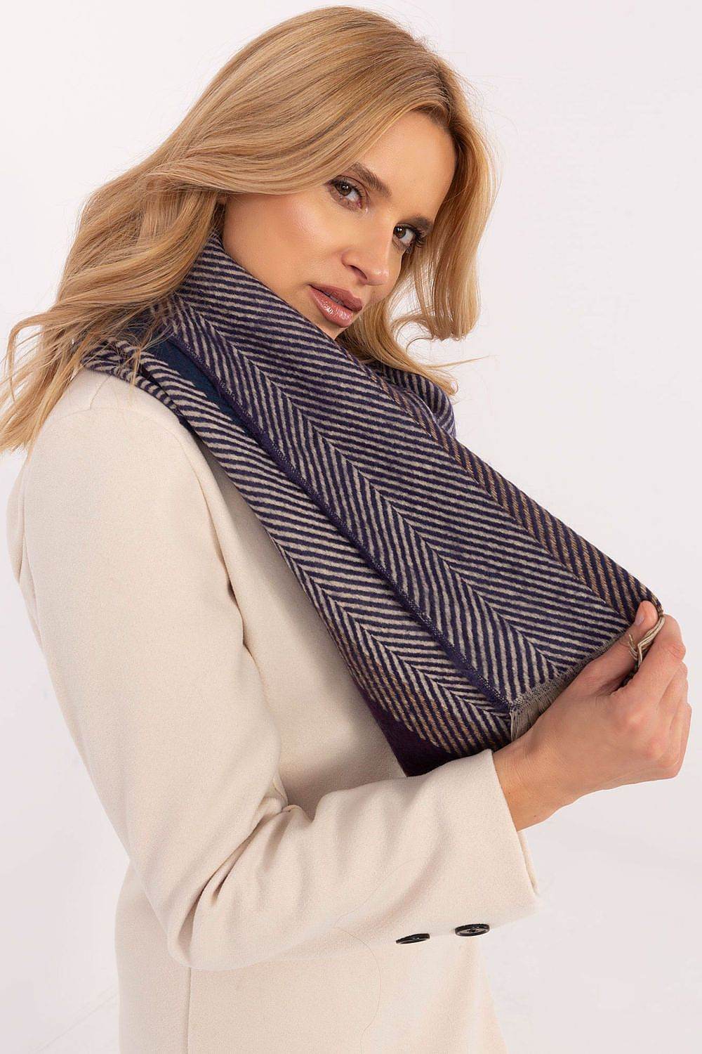 Schal Model 206037 AT - Stay Covered