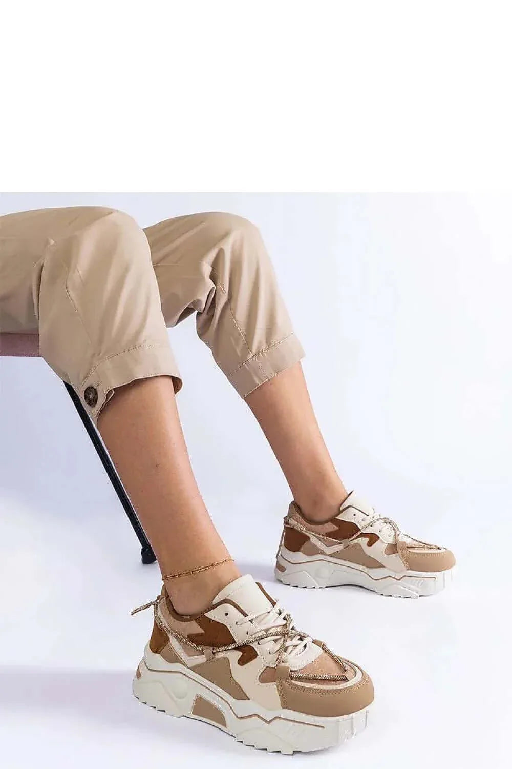 Sneakers Model 207131 Solea mit Zirkonia-Schnürsenkeln - Stay Covered