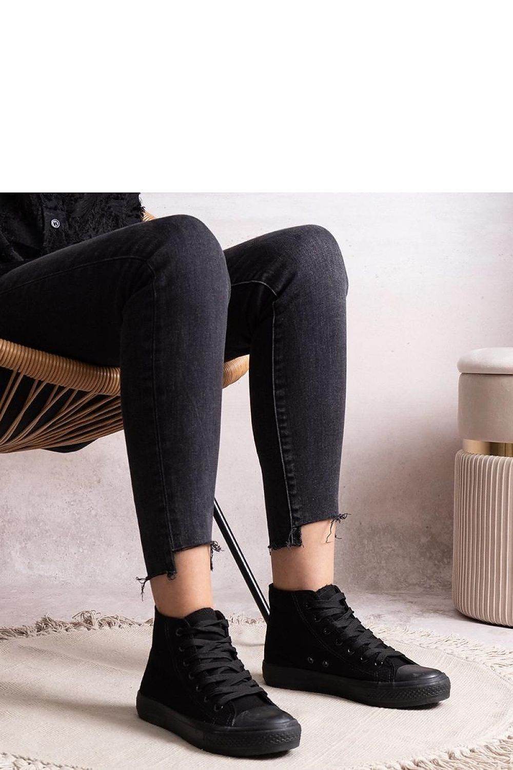 Sneakers Model 207214 Solea - Stay Covered