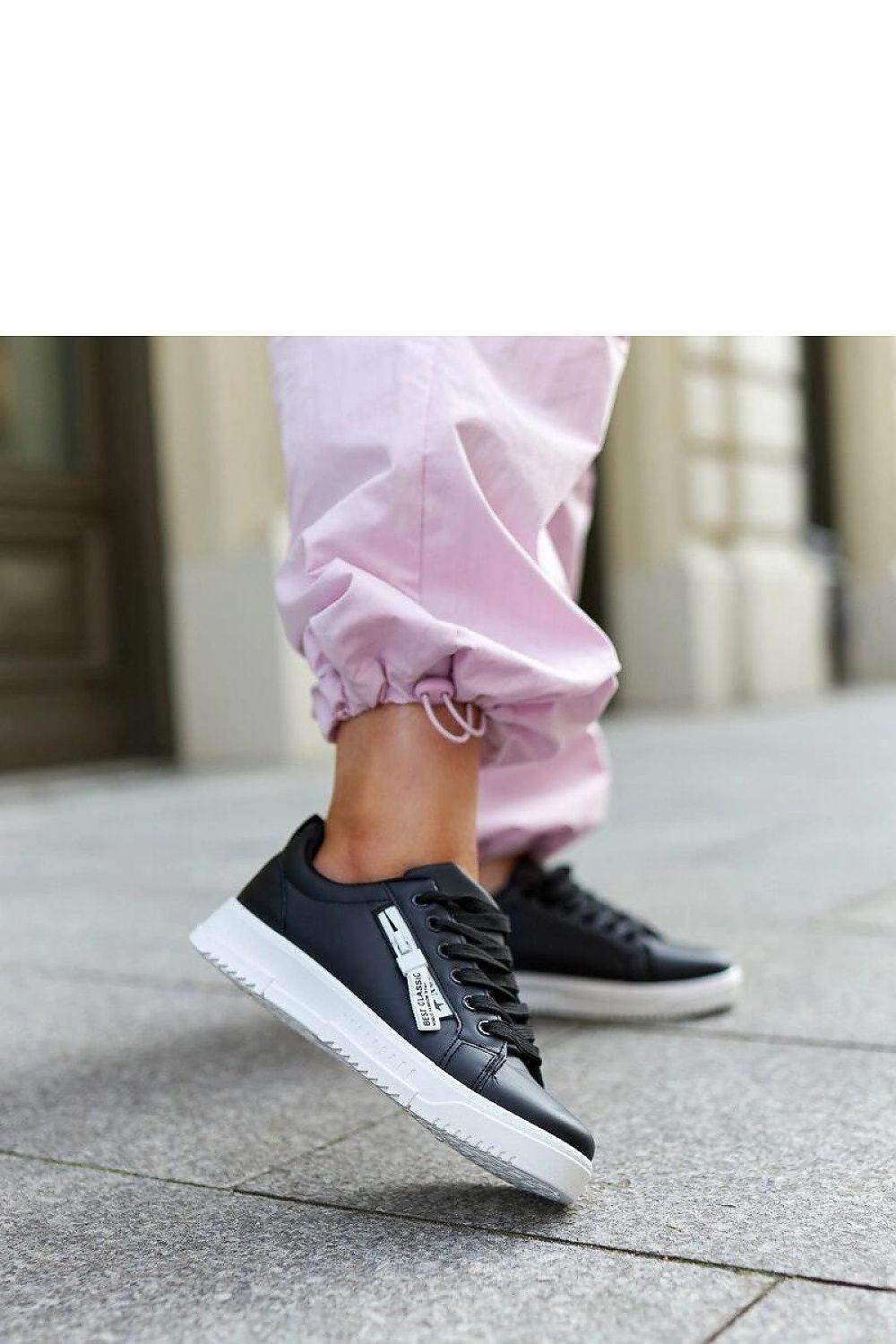 Sneakers Model 207295 Solea - Stay Covered