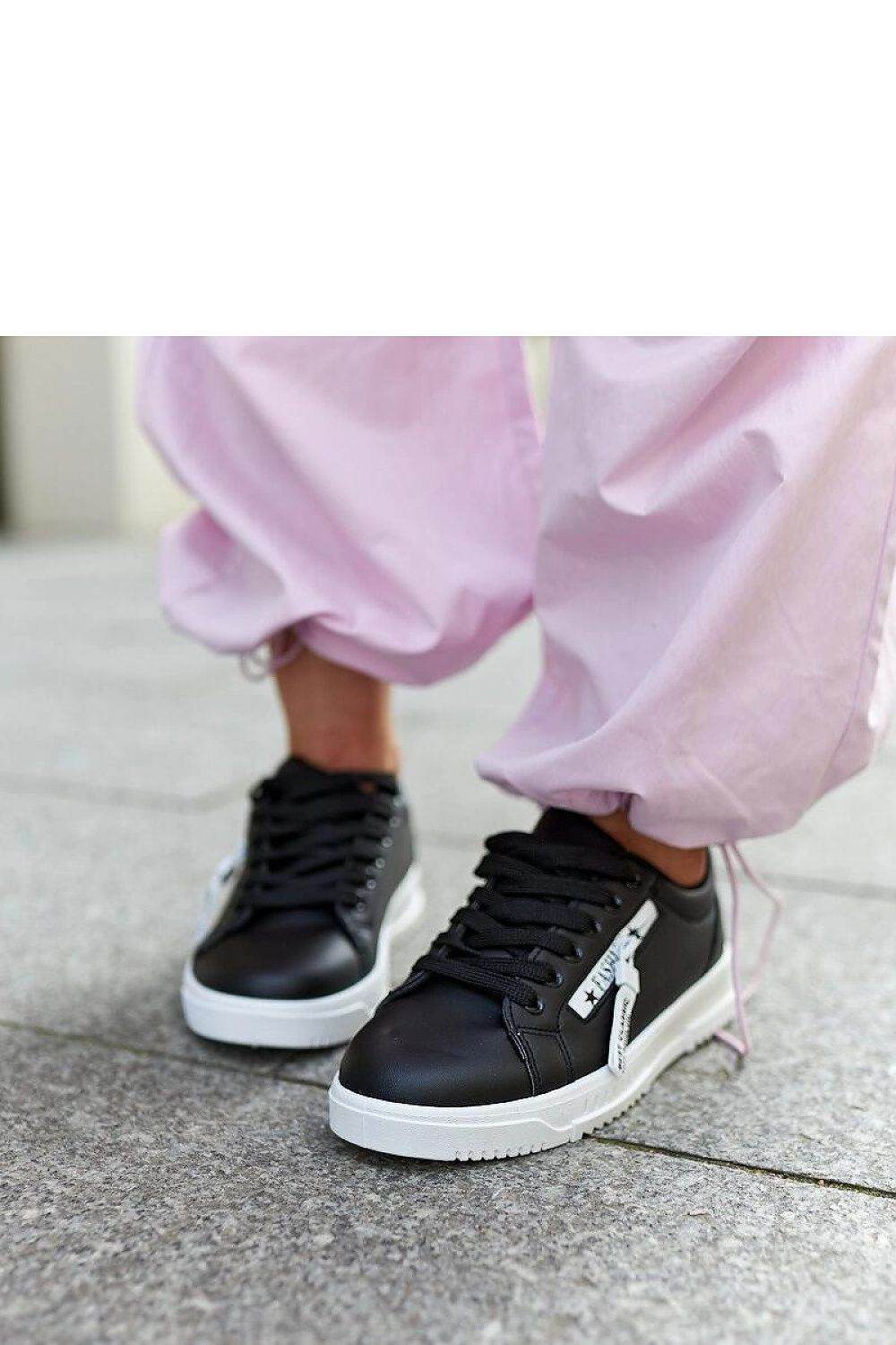 Sneakers Model 207295 Solea - Stay Covered
