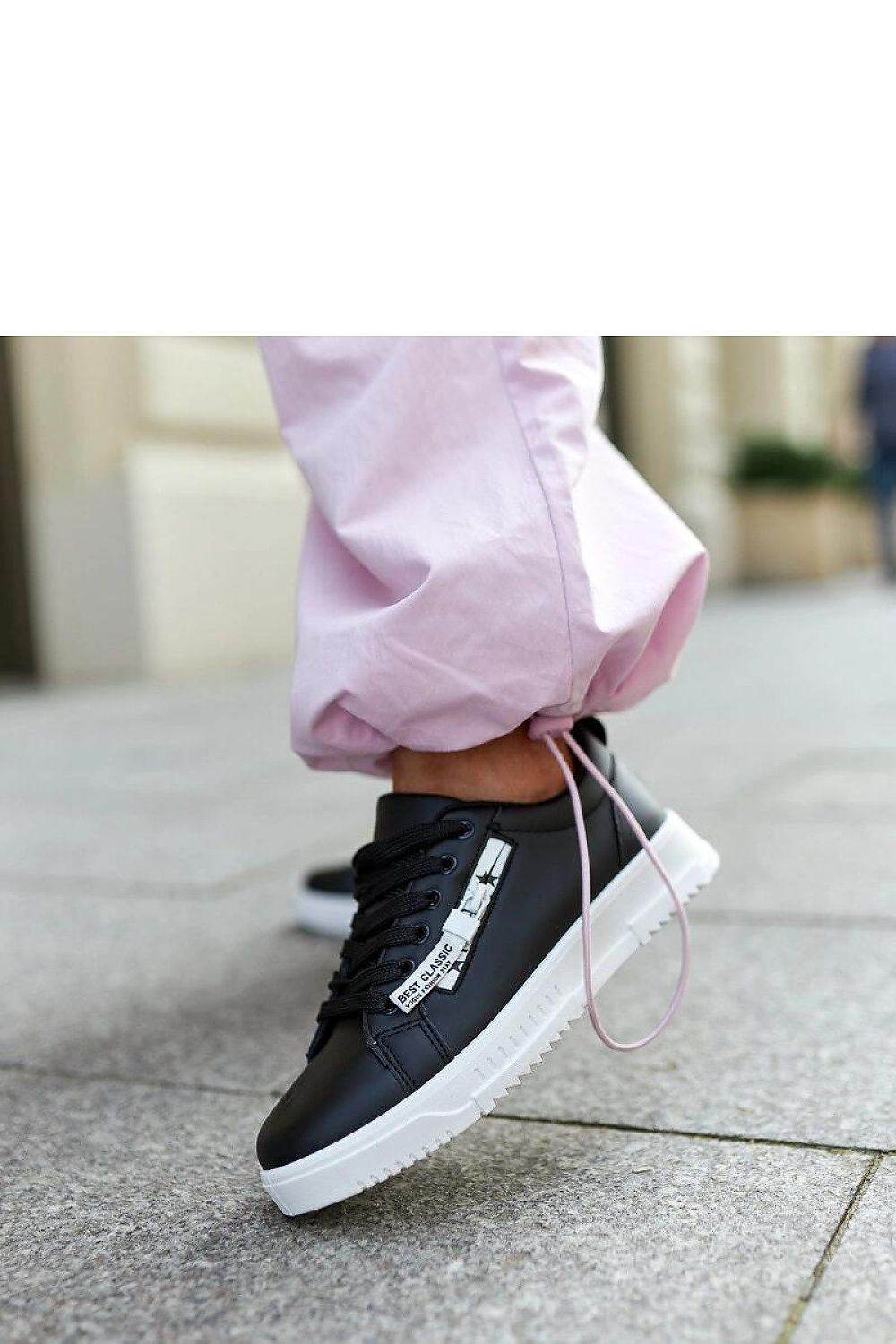 Sneakers Model 207295 Solea - Stay Covered