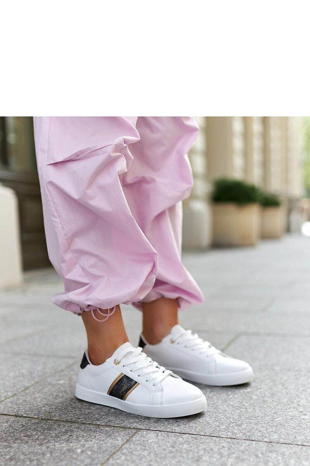 Sneakers Model 207302 Solea - Stay Covered