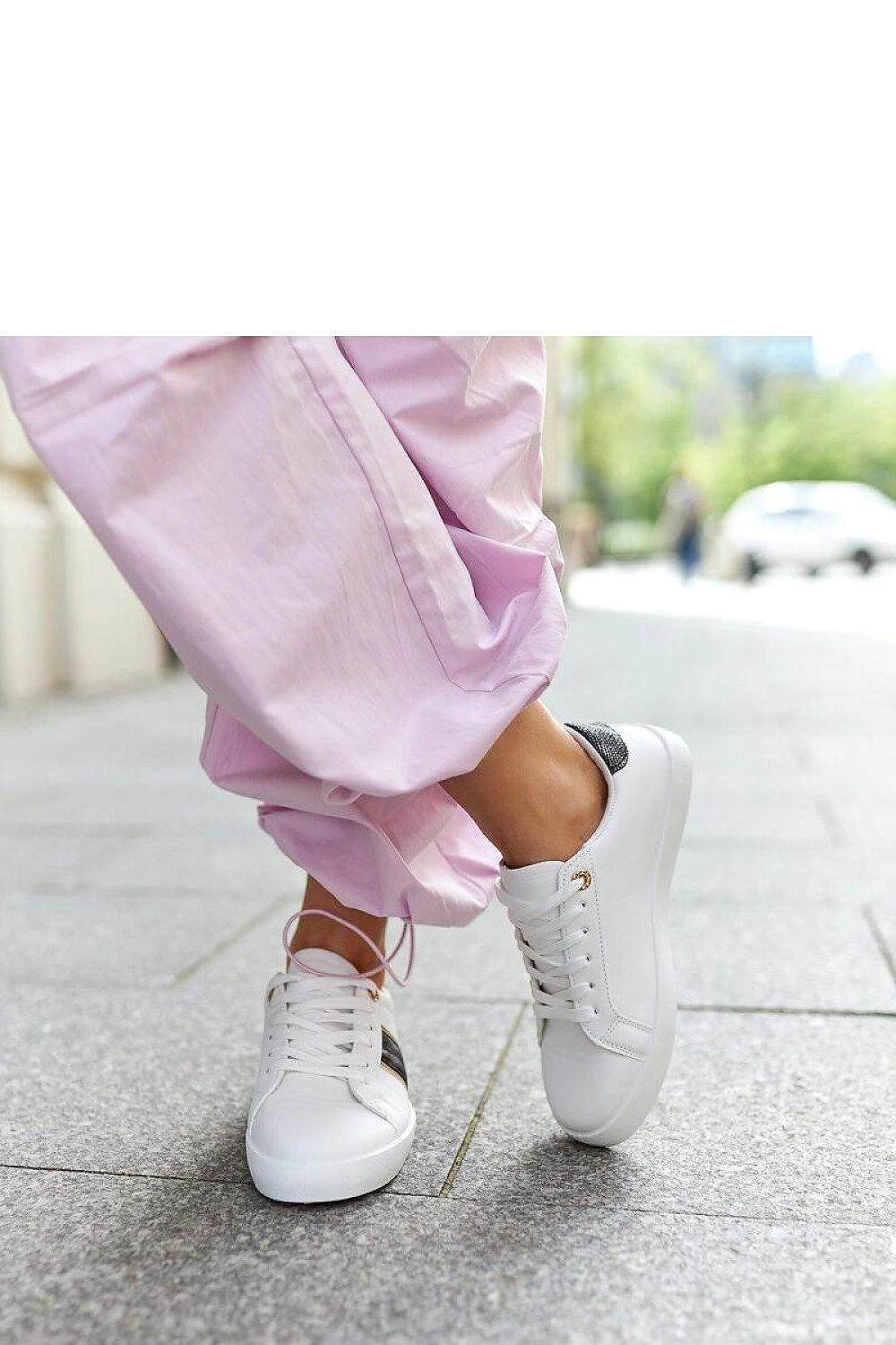 Sneakers Model 207302 Solea - Stay Covered