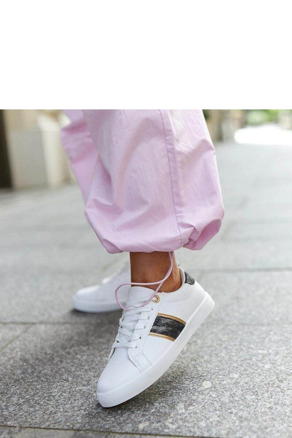 Sneakers Model 207302 Solea - Stay Covered