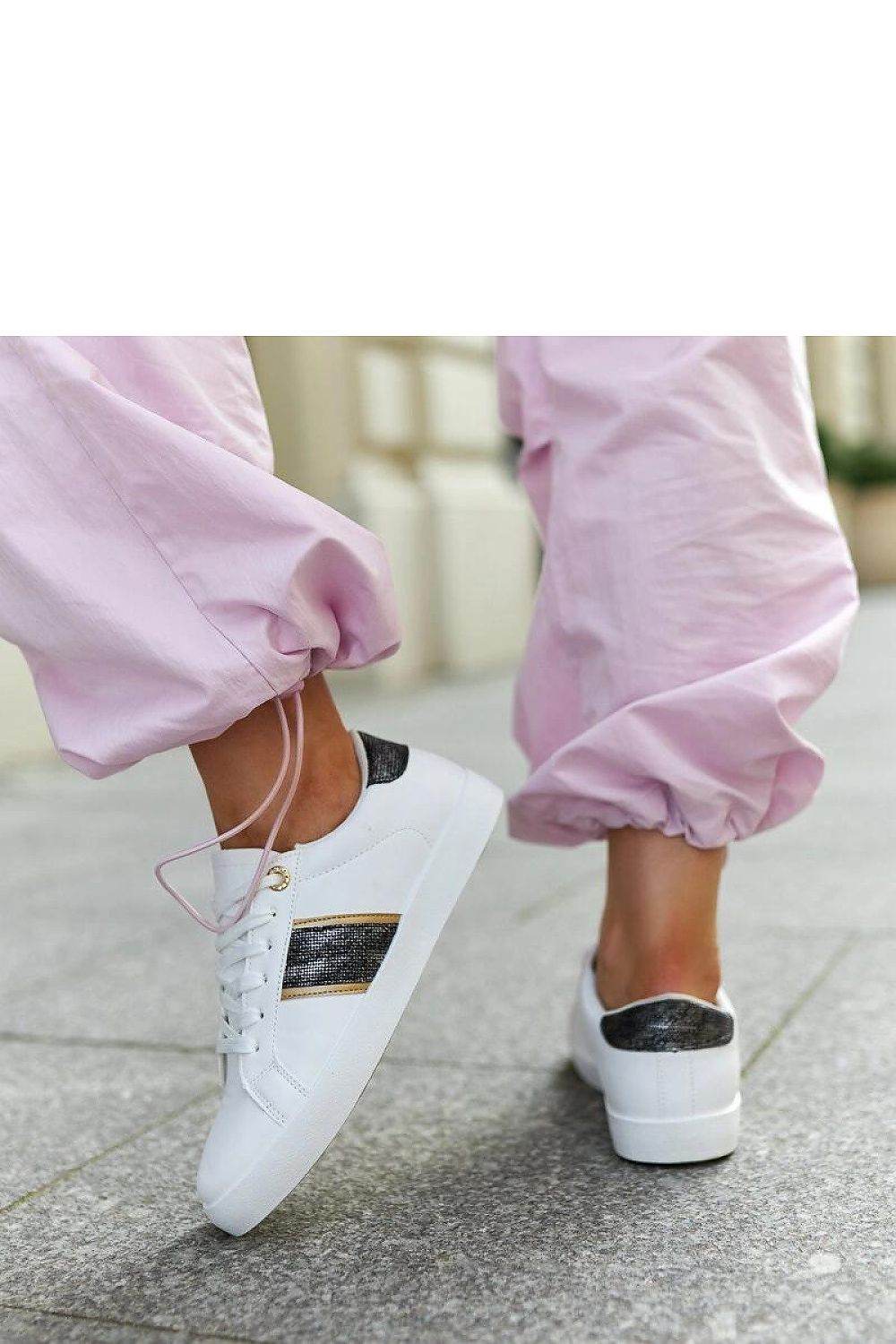 Sneakers Model 207302 Solea - Stay Covered