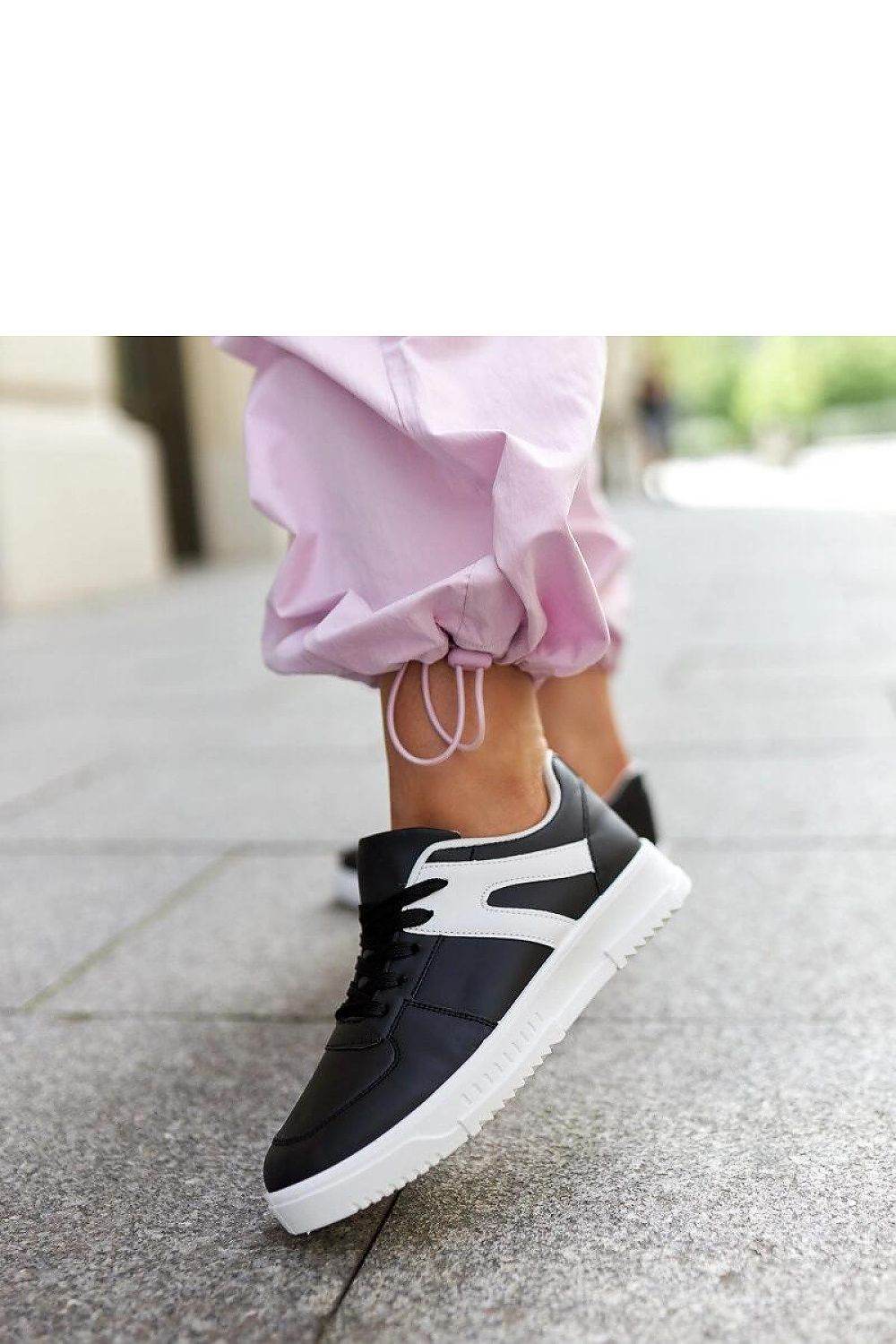 Sneakers Model 207308 Solea - Stay Covered