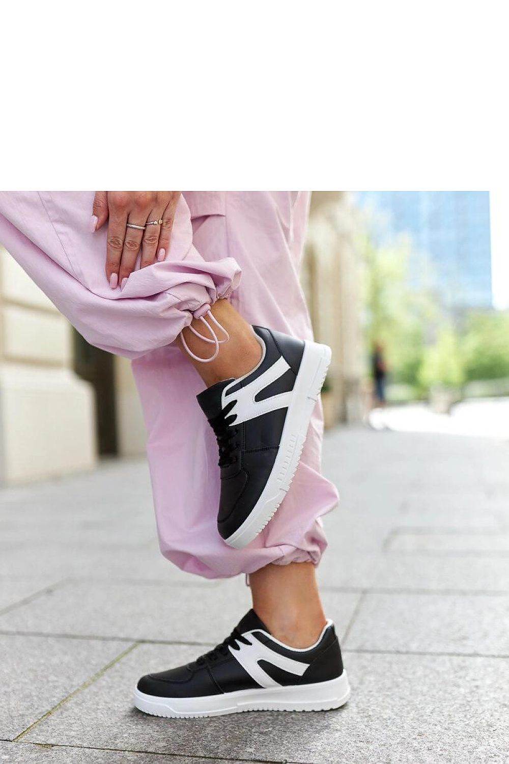 Sneakers Model 207308 Solea - Stay Covered