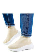 Sneakers Model 208047 Solea - Stay Covered - Stay Covered