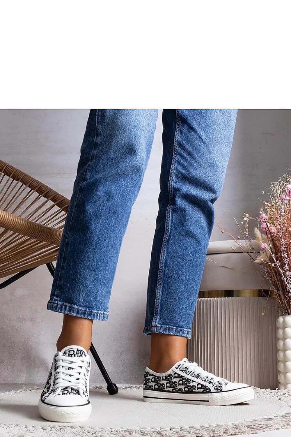 Sneakers Model 208055 Solea - Stay Covered - Stay Covered