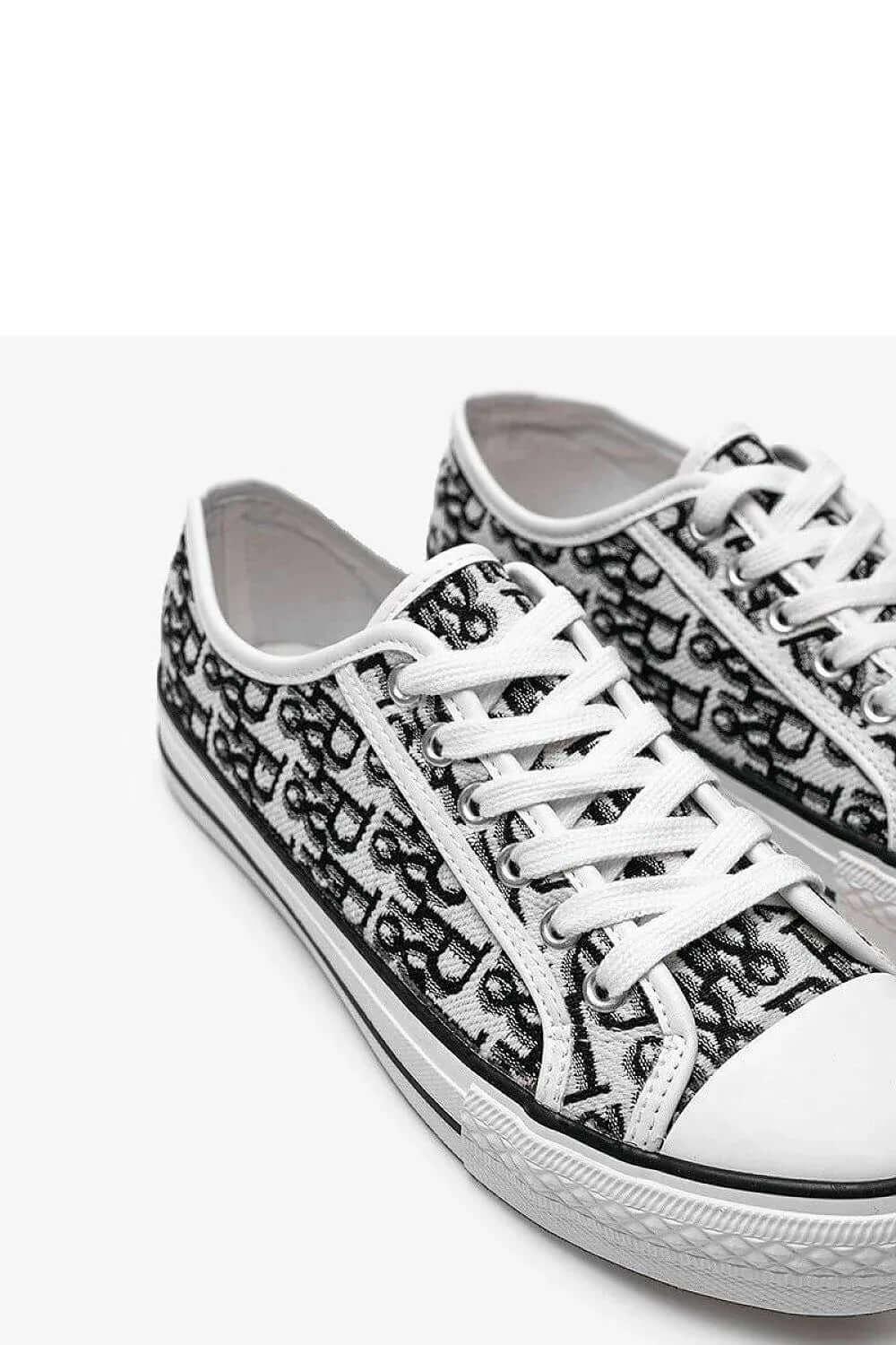 Sneakers Model 208055 Solea - Stay Covered - Stay Covered