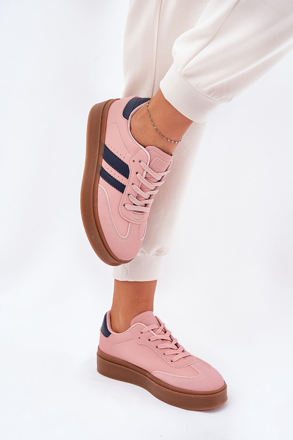  Sportliche Schuhe auf Plattform model 211009 Step in style 
