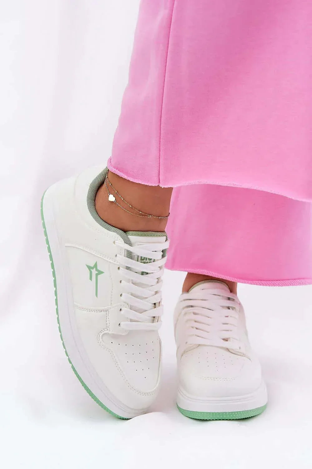 Sportschuhe Model 211334 Step in style - Stay Covered