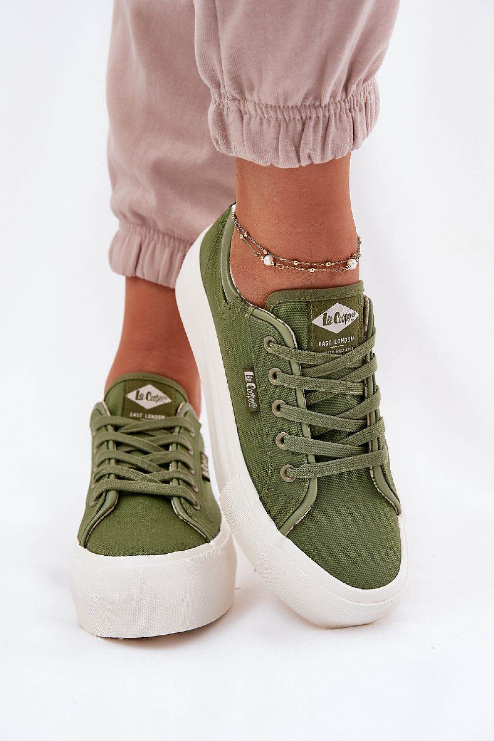 Sneakers Model 212618 Step in style - Stay Covered