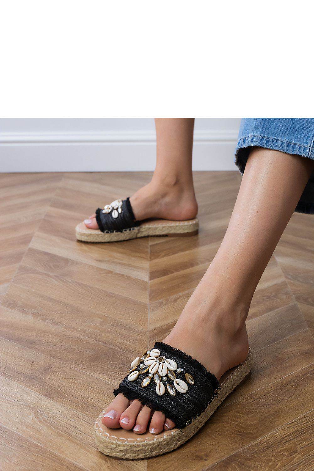Coastal Vibes – Sommerpantoletten mit Muscheldeko - Stay Covered