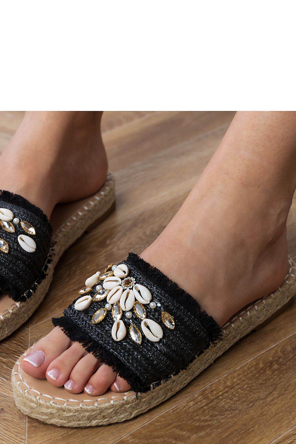 Coastal Vibes – Sommerpantoletten mit Muscheldeko - Stay Covered