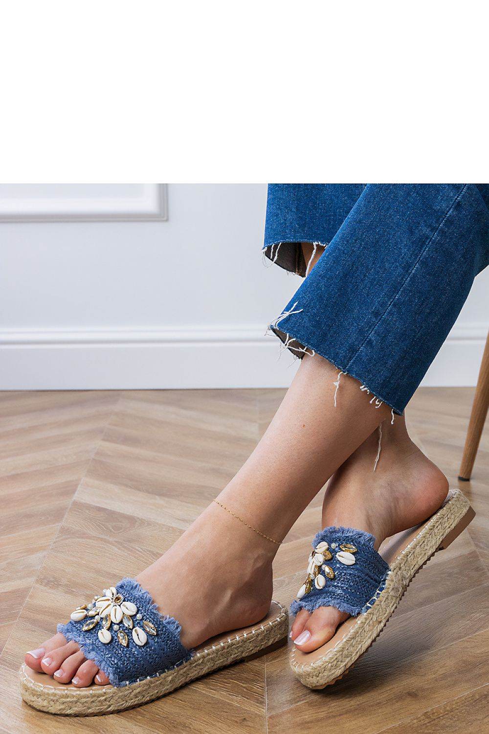 Coastal Vibes – Sommerpantoletten mit Muscheldeko - Stay Covered