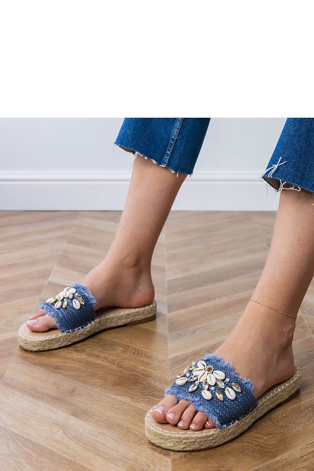 Coastal Vibes – Sommerpantoletten mit Muscheldeko - Stay Covered