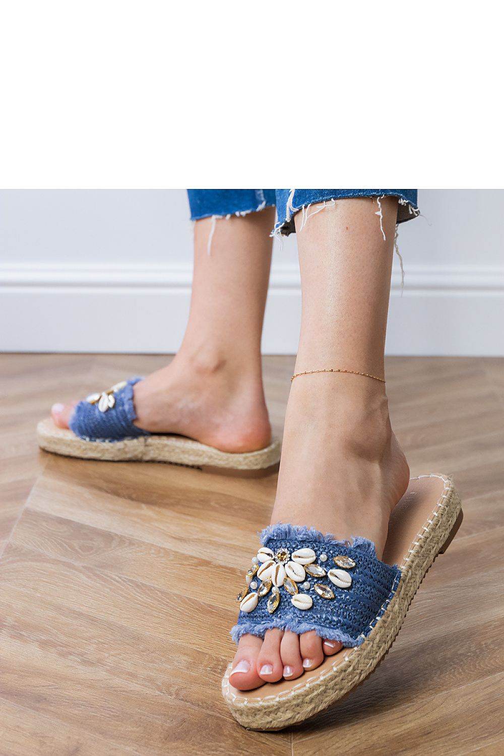 Coastal Vibes – Sommerpantoletten mit Muscheldeko - Stay Covered
