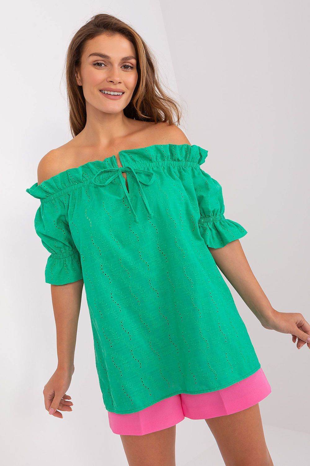 BellaLuz – Sommerbluse mit spanischem Ausschnitt & Häkelmuster - Stay Covered