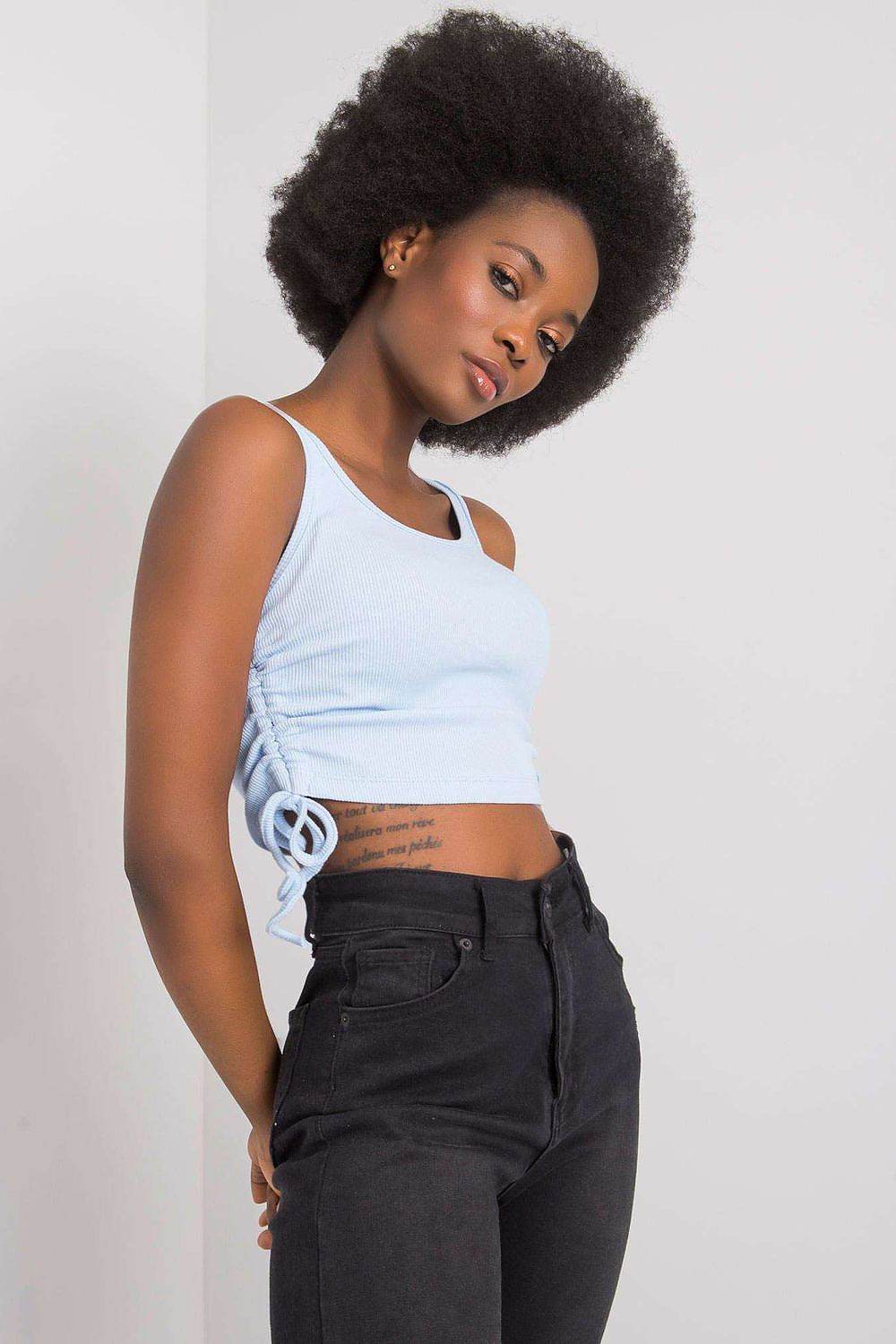 Geripptes Crop Top mit Rüschen & Trägern – Casual Sommer-Look - Stay Covered