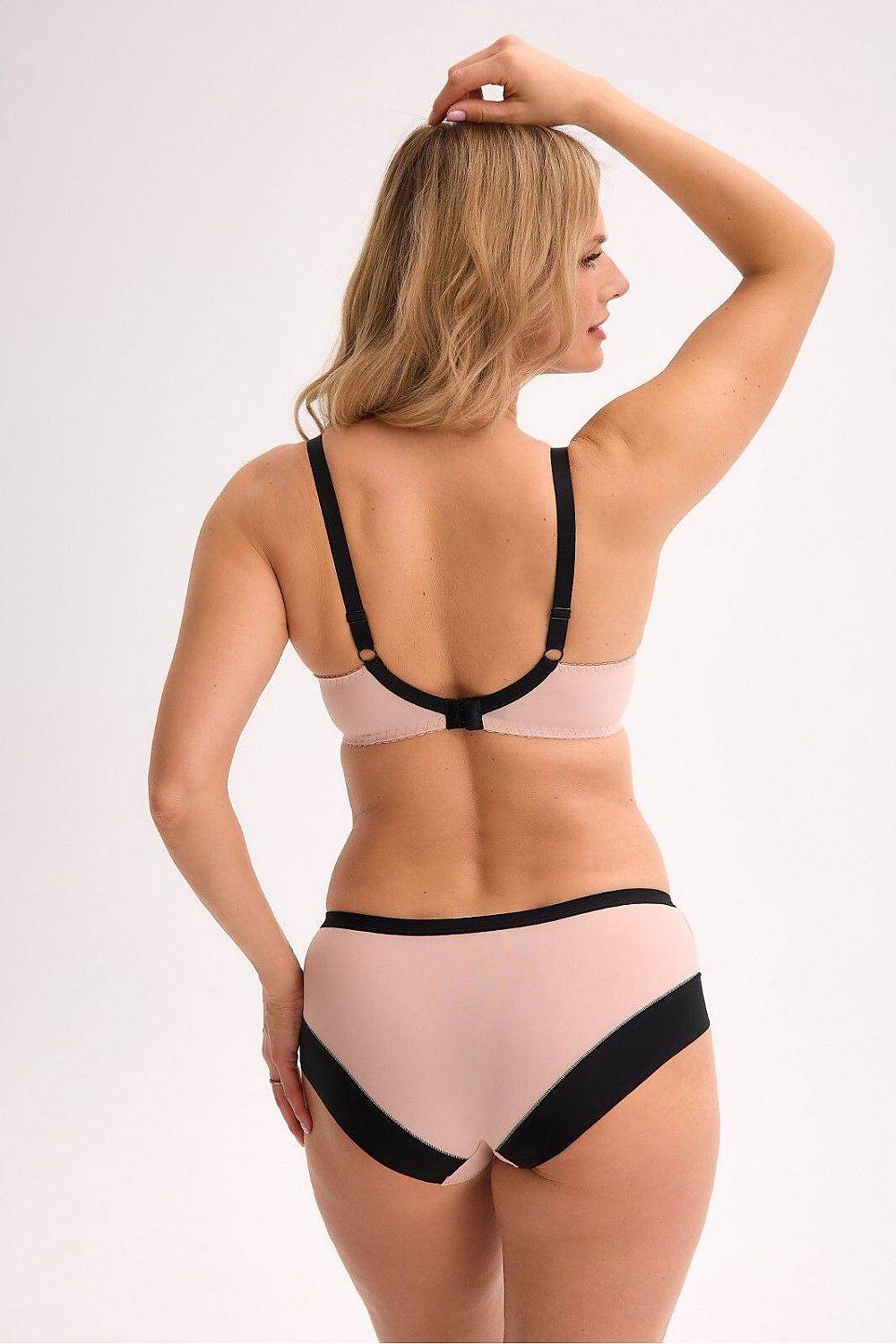 Semi- Soft Model 215936 Gaia - Stay Covered