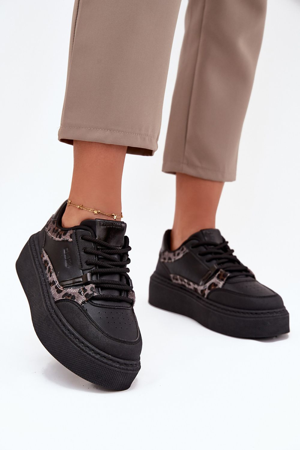  Sportliche Schuhe auf Plattform model 216463 Step in style 