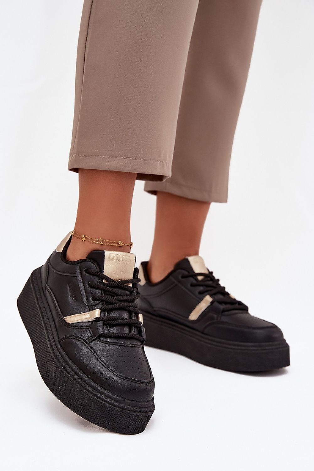  Sportliche Schuhe auf Plattform model 216466 Step in style 