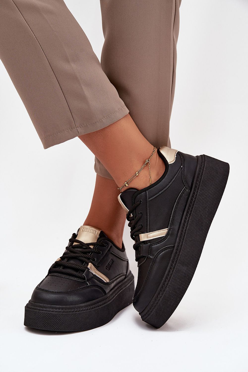  Sportliche Schuhe auf Plattform model 216466 Step in style 