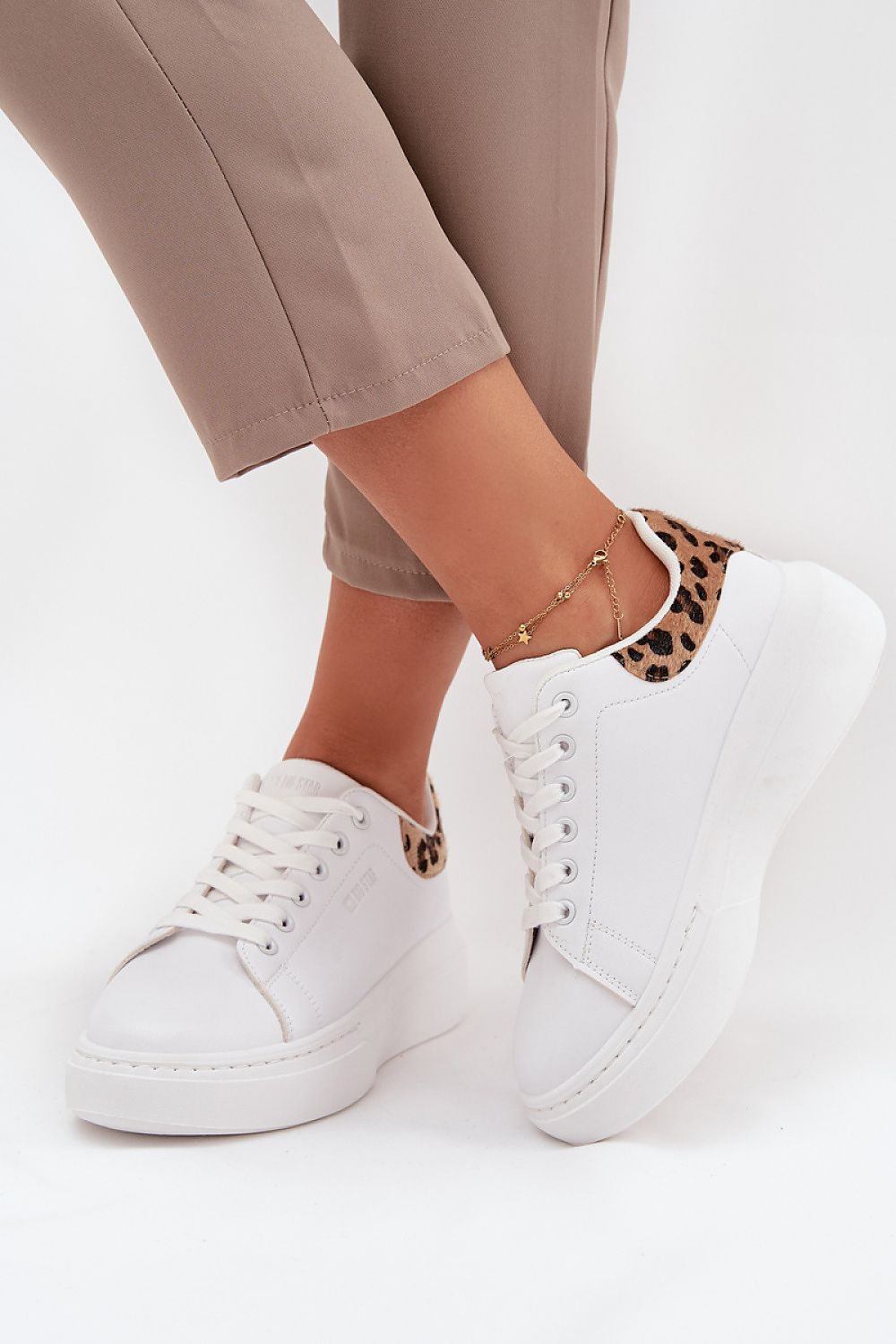  Sportliche Schuhe auf Plattform model 216484 Step in style 