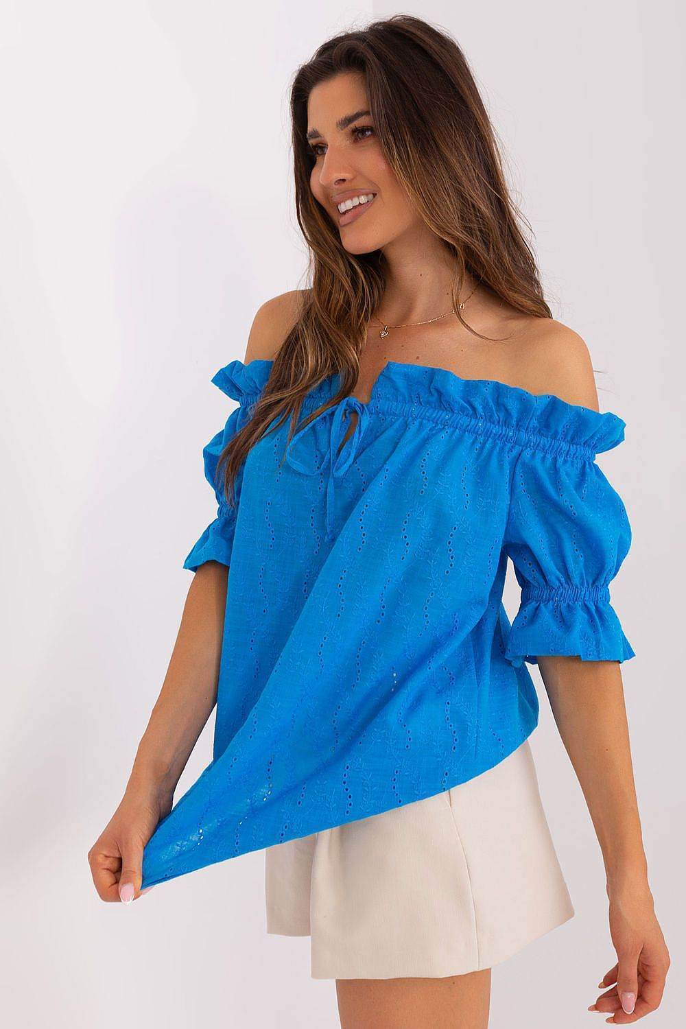 BellaLuz – Sommerbluse mit spanischem Ausschnitt & Häkelmuster - Stay Covered