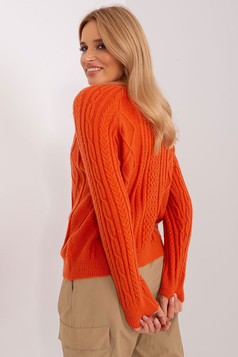  Cardigan model 186821 AT 